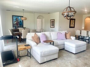10574 SW Cambria Ln in Port St. Lucie, FL - Building Photo - Building Photo