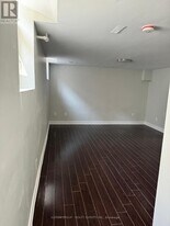 66 Leacrest St in Brampton, ON - Building Photo