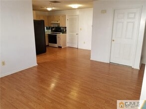24 Prestwick Way in Edison, NJ - Building Photo - Building Photo