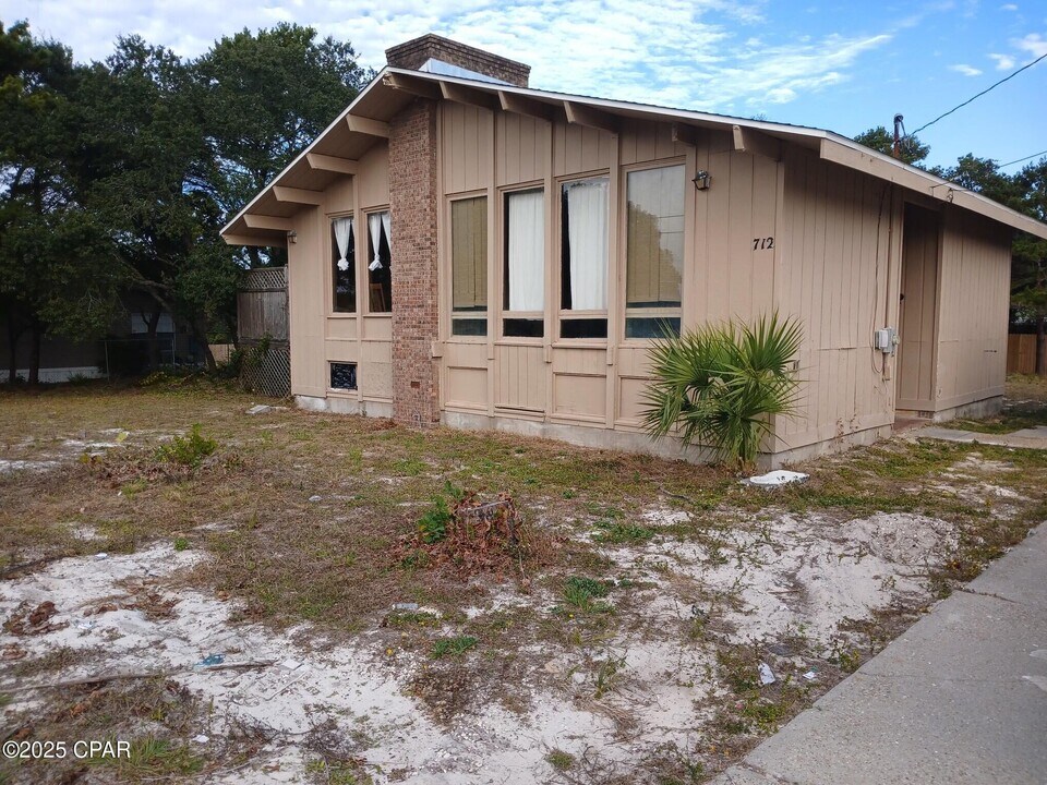 712 Ave C in Panama City Beach, FL - Building Photo