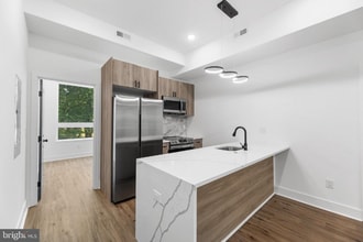 6016 N Warnock St, Unit A40 in Philadelphia, PA - Foto de edificio - Building Photo