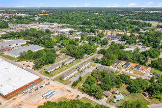 Oakwood Apartments in Opelika, AL - Building Photo - Building Photo