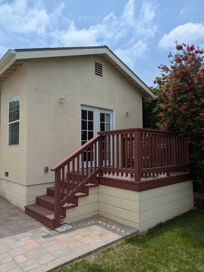 607 N Formosa Ave, Unit A in Los Angeles, CA - Building Photo - Building Photo
