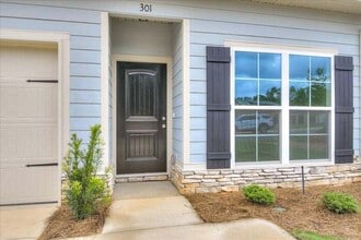 317 Bordeaux Dr in Thomson, GA - Building Photo - Building Photo