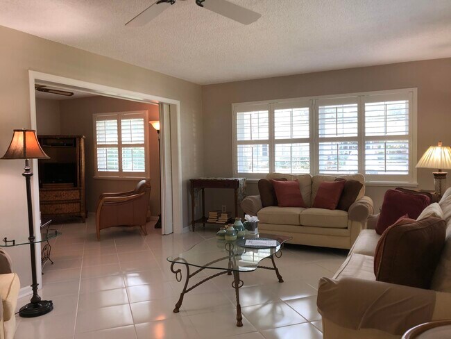 10140 S 44th Dr-Unit -372 in Boynton Beach, FL - Building Photo - Building Photo