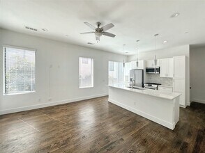 1931 N Prairie Ave, Unit 1 in Dallas, TX - Building Photo - Building Photo