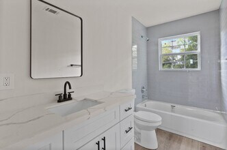 5031 Mallow St in Houston, TX - Building Photo - Building Photo