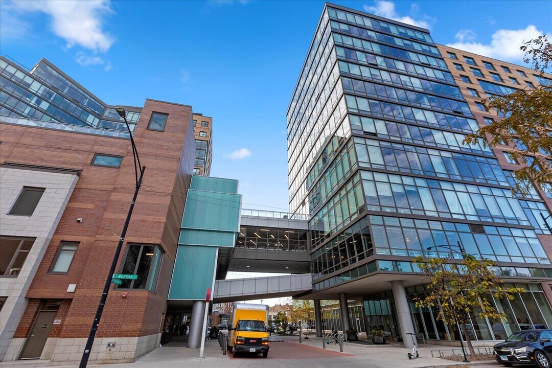 728 N Morgan St in Chicago, IL - Foto de edificio