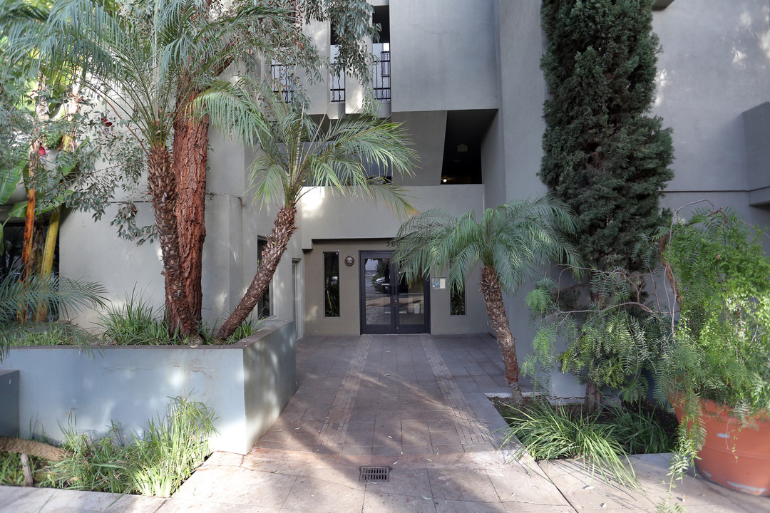 Babylon Apartments in Los Angeles, CA - Foto de edificio