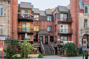 2210 René Lévesque Boul O in Montréal, QC - Building Photo