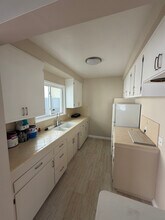 221 Marine Ave in Manhattan Beach, CA - Building Photo - Building Photo