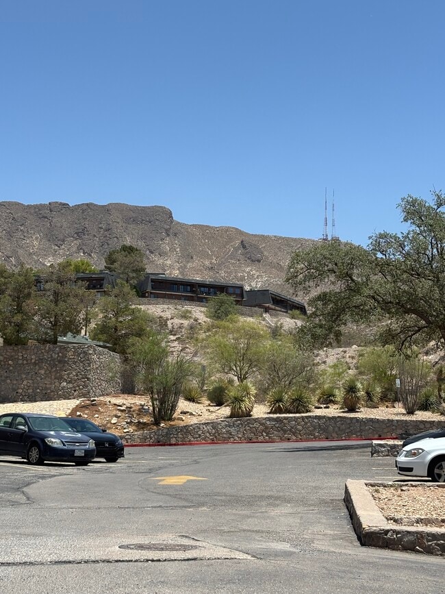 4433 N Stanton St, Unit 356 in El Paso, TX - Building Photo - Building Photo
