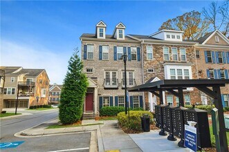 1940 Discovery Park Ln in Decatur, GA - Foto de edificio - Building Photo