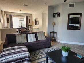 18120 Paradise Point Dr in Tampa, FL - Building Photo - Building Photo