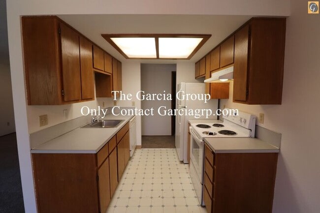 10634 SW 49th Ave in Portland, OR - Building Photo - Building Photo