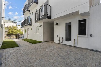 6322 Willoughby Ave, Unit 6322 Willoughby ave in Los Angeles, CA - Foto de edificio - Building Photo