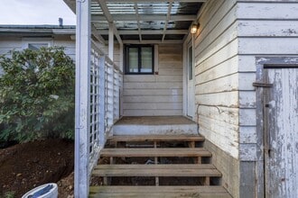 1408 Clearbrook Rd in Abbotsford, BC - Building Photo - Building Photo