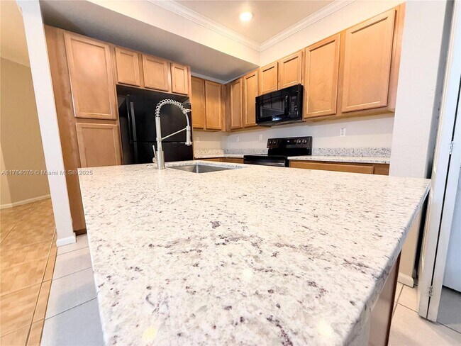 21013 NW 14th Pl in Miami Gardens, FL - Building Photo - Building Photo