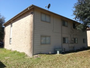 1005 Gunnison St in Sealy, TX - Building Photo - Building Photo