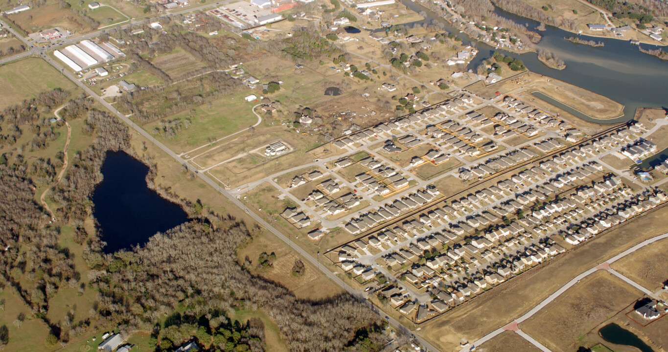 Clear View Estates in Willis, TX - Building Photo