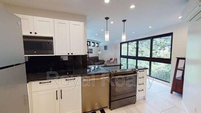 21 Kepola Pl in Honolulu, HI - Building Photo - Building Photo