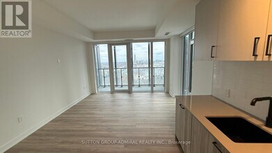 1 Quarrington Lane in North York, ON - Building Photo - Building Photo