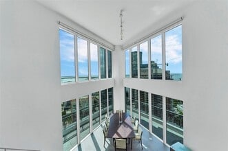 60 SW 13th St, Unit 3400 in Miami, FL - Foto de edificio - Building Photo
