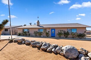 58327 Bonanza Dr in Yucca Valley, CA - Building Photo