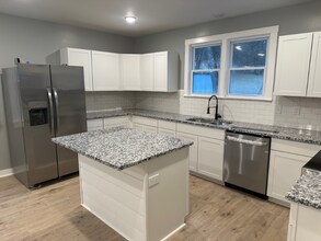 316 Valley View Dr in Pulaski, TN - Foto de edificio - Building Photo