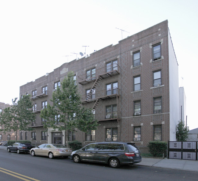 6901 21st Ave in Brooklyn, NY - Foto de edificio - Building Photo