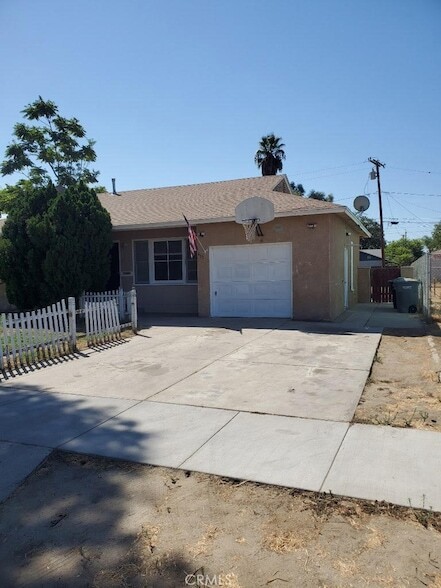 403 W Central Ave, Unit 2 in Hemet, CA - Building Photo