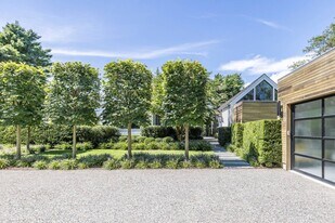 19 Osborne Ln in East Hampton, NY - Building Photo