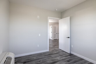 Jackson Homes 55+ Community in Carteret, NJ - Foto de edificio - Building Photo
