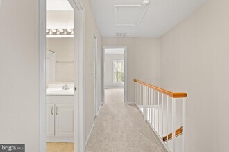 8483 Laurel Oak Dr in Springfield, VA - Building Photo - Building Photo