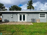 3012 NW 7th Ct in Fort Lauderdale, FL - Foto de edificio - Building Photo