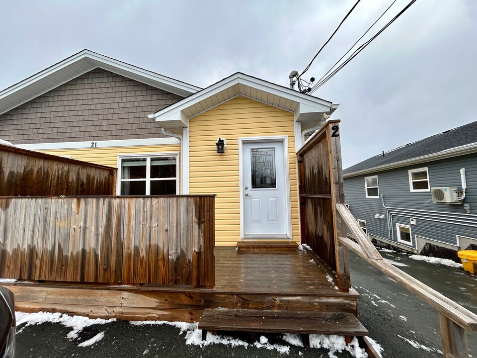 21 Albany Pl in St John's, NL - Building Photo