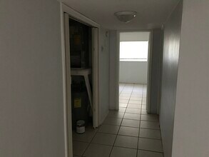 701 NE 8th St in Hallandale Beach, FL - Foto de edificio - Building Photo