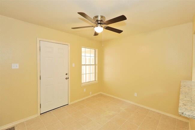 8911 McPherson Rd in Laredo, TX - Building Photo - Building Photo