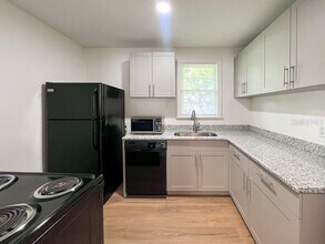 1122 NW 4th Ave in Gainesville, FL - Building Photo - Building Photo