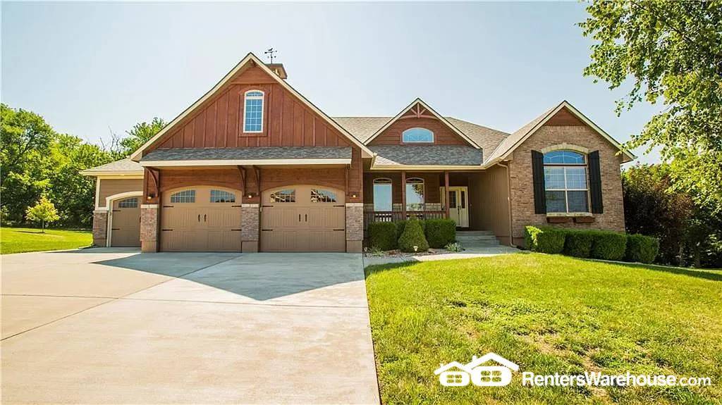 2204 Alexandria Ln in Pleasant Hill, MO - Building Photo