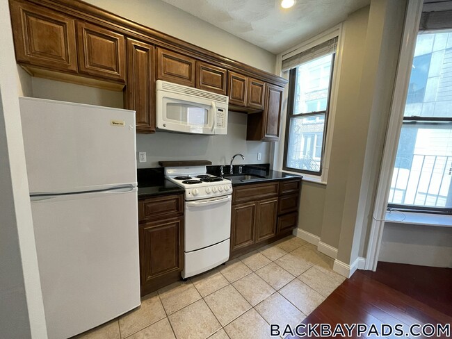250 Newbury St in Boston, MA - Building Photo - Building Photo