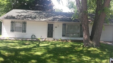 2702 W Daniel St in Champaign, IL - Building Photo - Building Photo