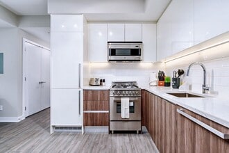 4900 Lennox Ln in Burnaby, BC - Building Photo - Building Photo