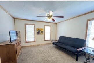 26 Spring St, Unit 2 in South Glens Falls, NY - Foto de edificio - Building Photo
