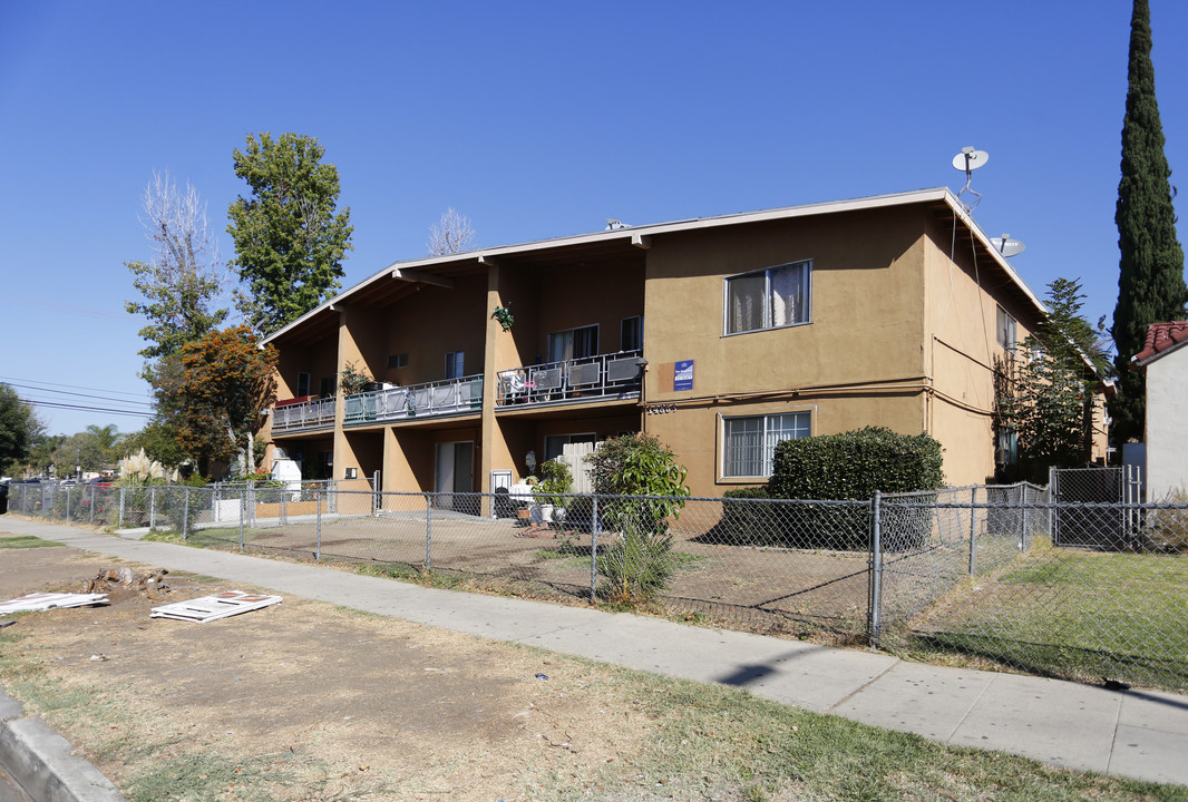 14853 Sylvan St in Van Nuys, CA - Building Photo