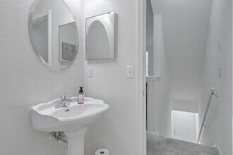 10075 Gate Pkwy N in Jacksonville, FL - Building Photo - Building Photo