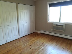 5310 N Chester Ave, Unit 518 in Chicago, IL - Building Photo - Building Photo