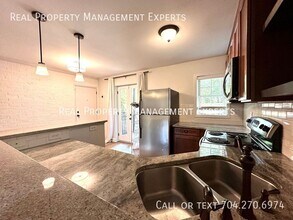 4921 Park Rd in Charlotte, NC - Building Photo - Building Photo