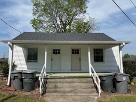 522-524 S Cox St in Asheboro, NC - Building Photo
