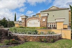 8539 Gate Pkwy W in Jacksonville, FL - Building Photo